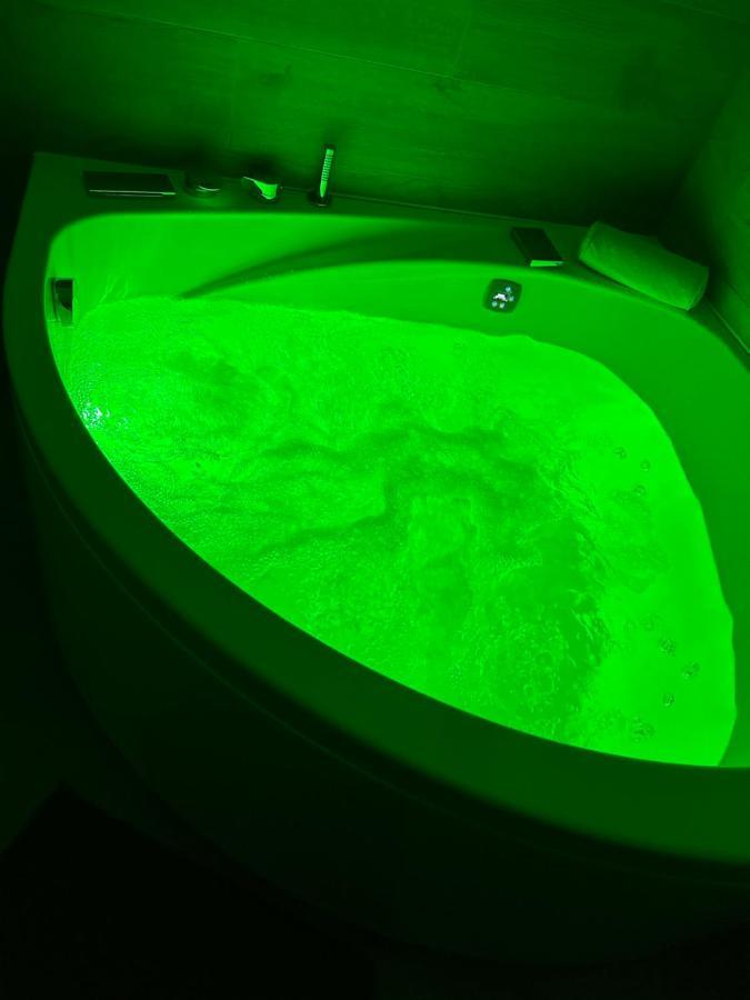 Luxury Apartment With Jacuzzi 산티아고데콤포스텔라 외부 사진